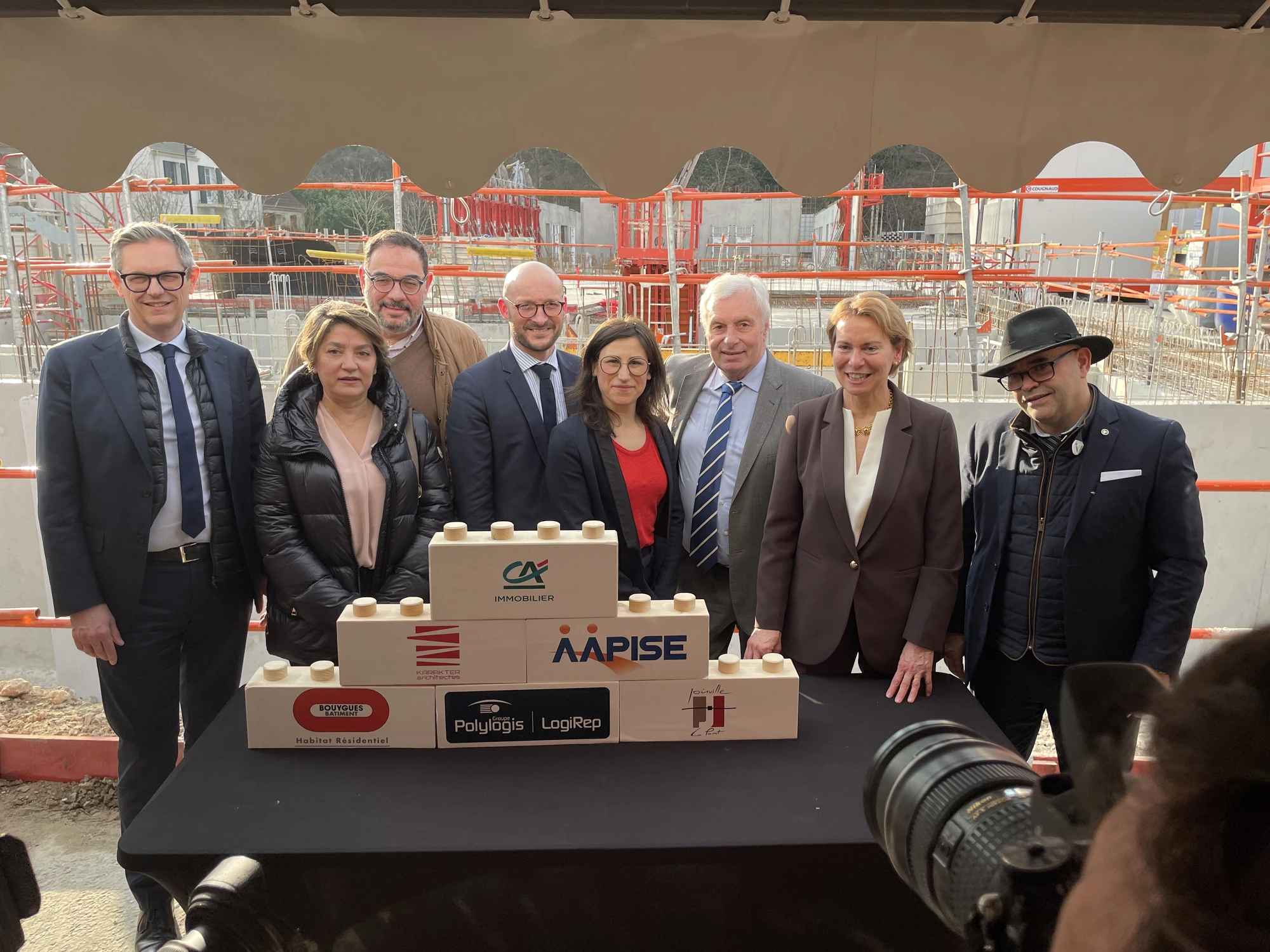 Partenaires du projet Artémisia réunis sur le chantier à Joinville-le-Pont